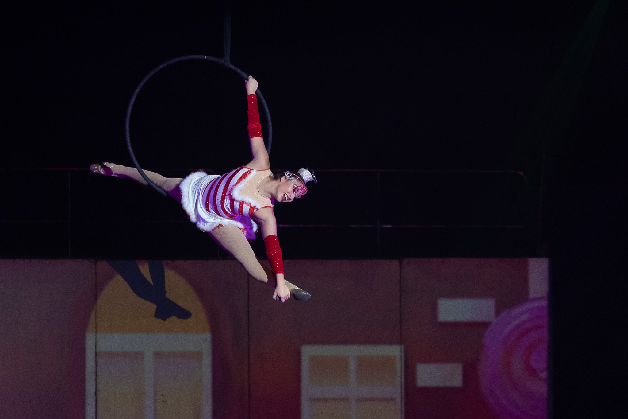 Holiday Dreams, A Spectacular Holiday Cirque Acrobat